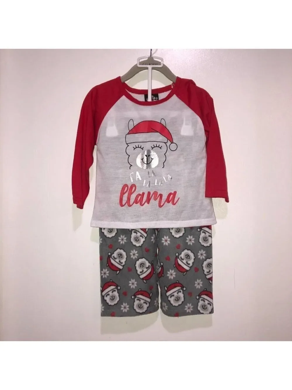 Nwot Kids PJ's and Presents Size 18 month PJ set